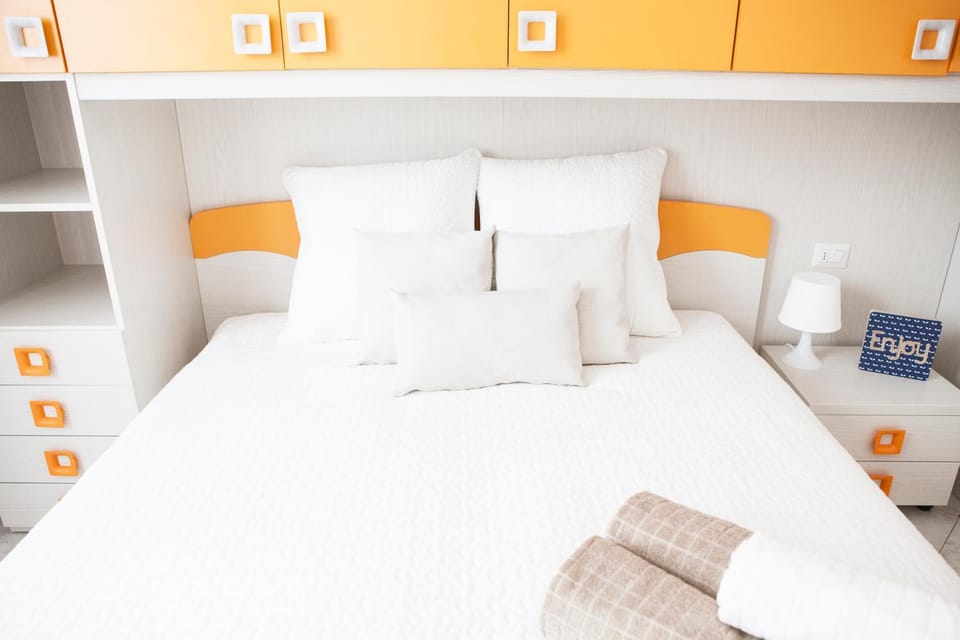 Photo of the whole room, Decorative detail, Bedroom