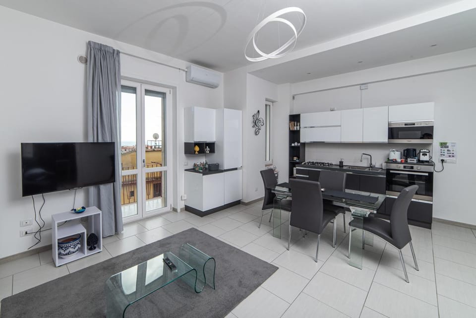 TV and multimedia, Kitchen or kitchenette, Living room, Seating area, Dining area, dishwasher, oven, stove, toaster, air conditioner