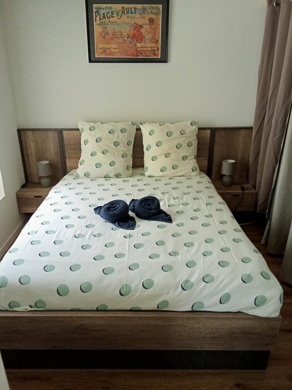 Bedroom, towels