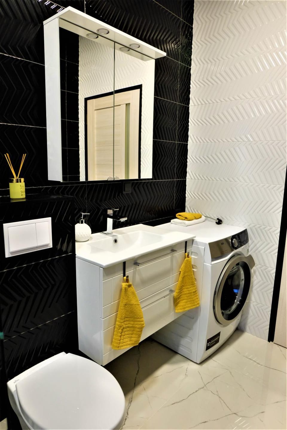 Bathroom, towels, washing machine