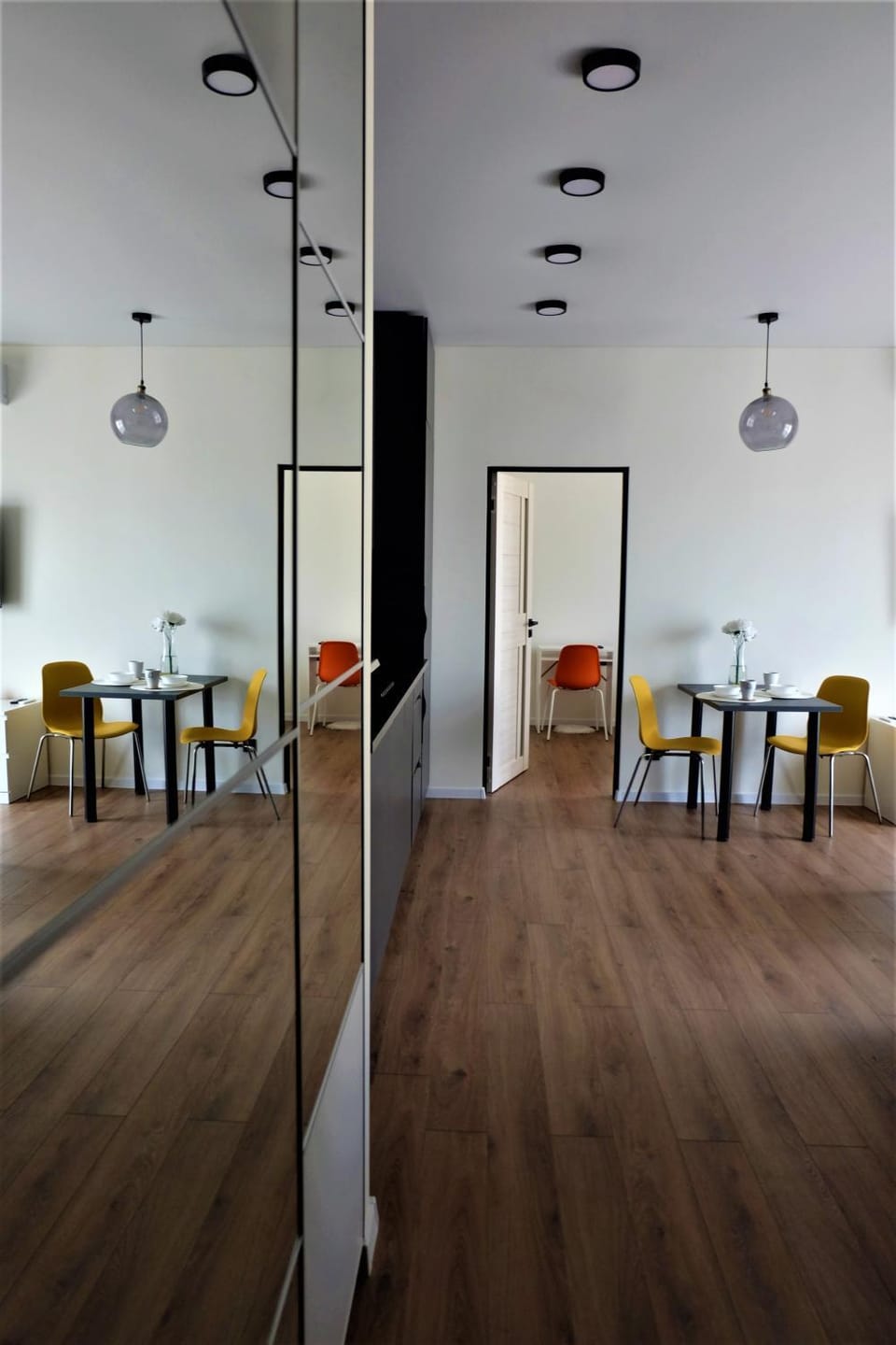 Living room, Seating area, Dining area