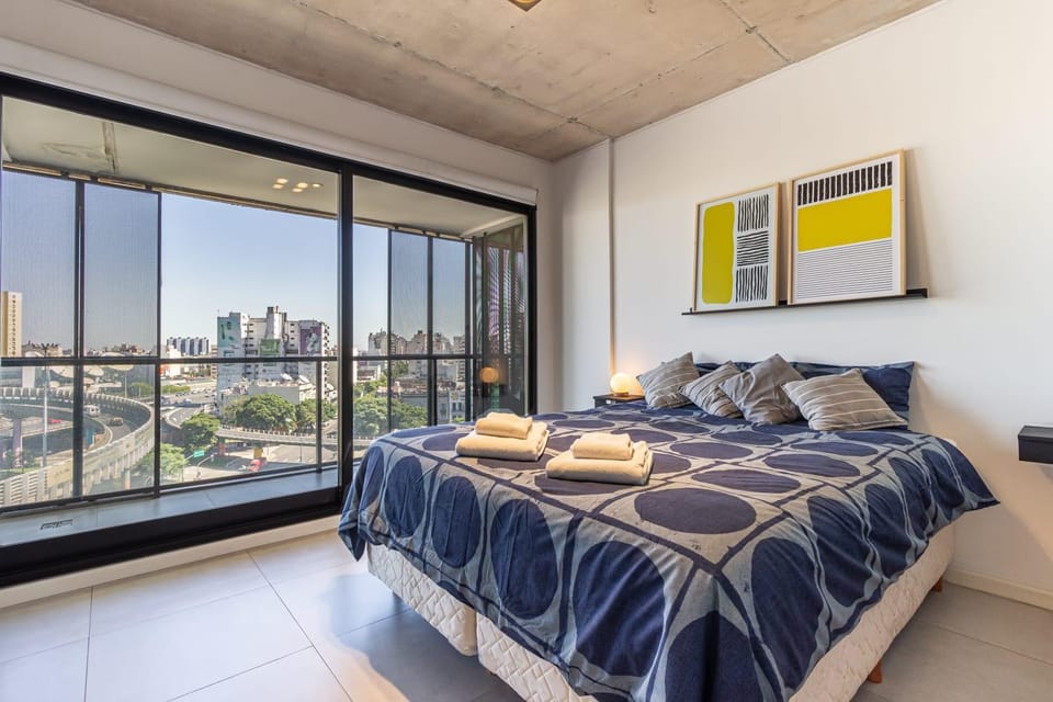 Bed, towels
