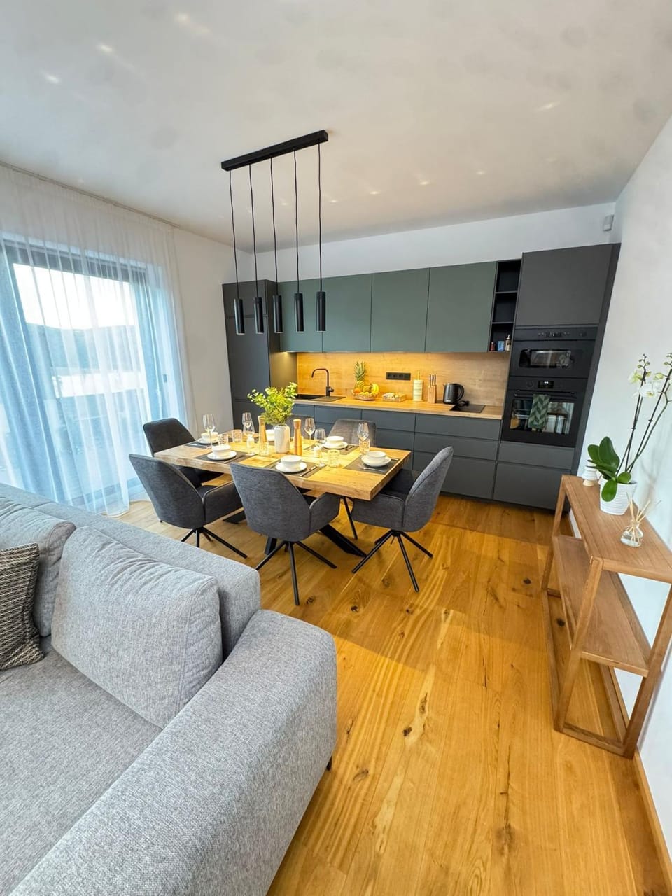 Living room, Seating area, kitchen