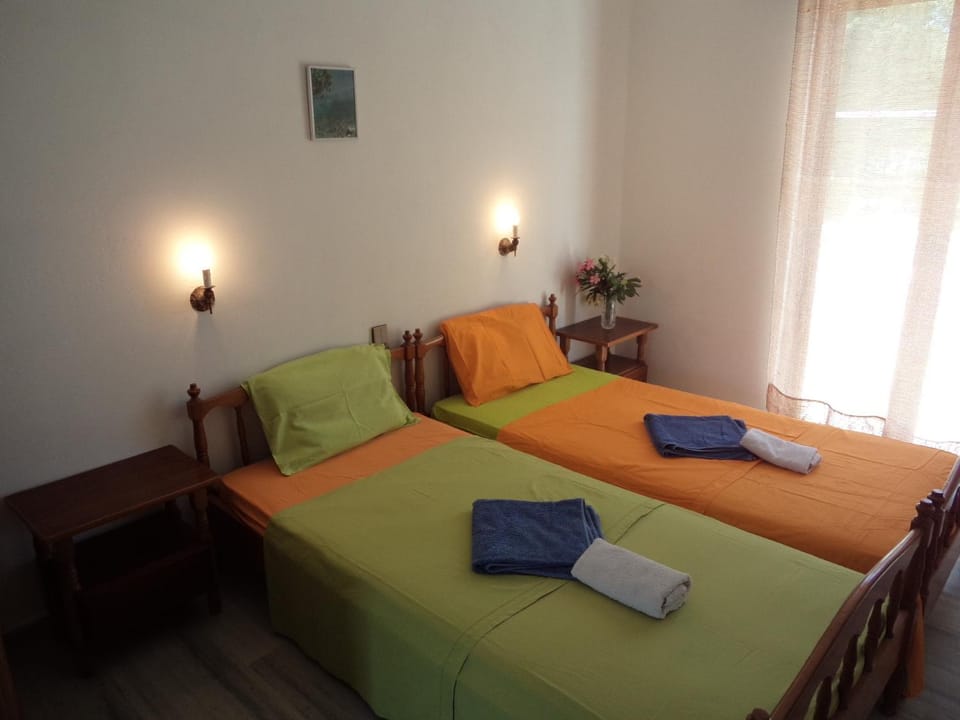 Day, Photo of the whole room