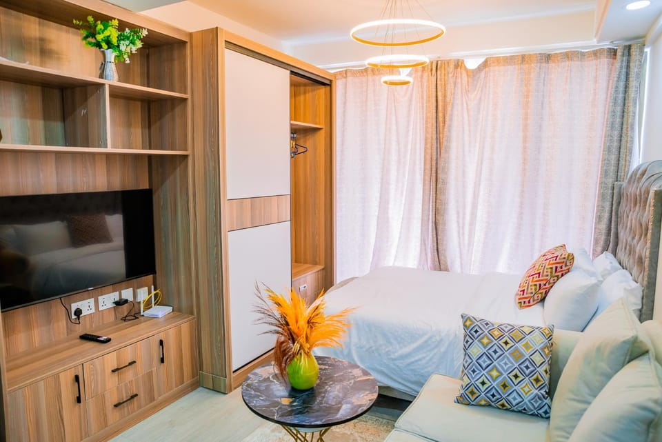 Communal lounge/ TV room, Bed, TV and multimedia, Living room, Photo of the whole room, Seating area, Evening entertainment, Bedroom, wardrobe
