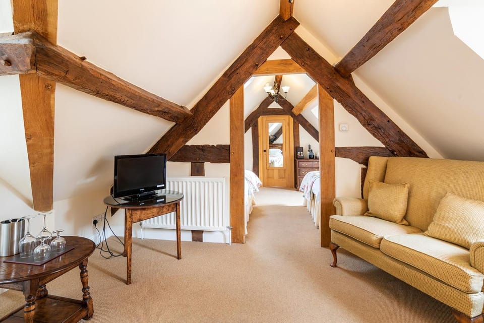 TV and multimedia, Seating area