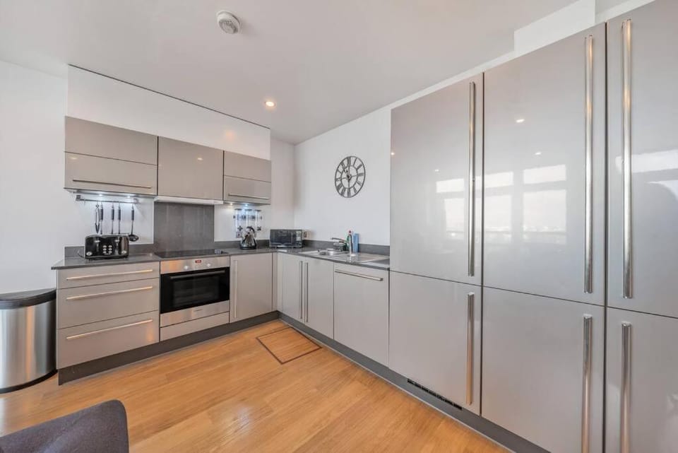 Kitchen or kitchenette, dishwasher, oven, pet friendly, stove