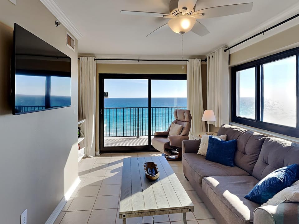 TV and multimedia, View (from property/room), Balcony/Terrace, Living room, Seating area, Sea view, furniture