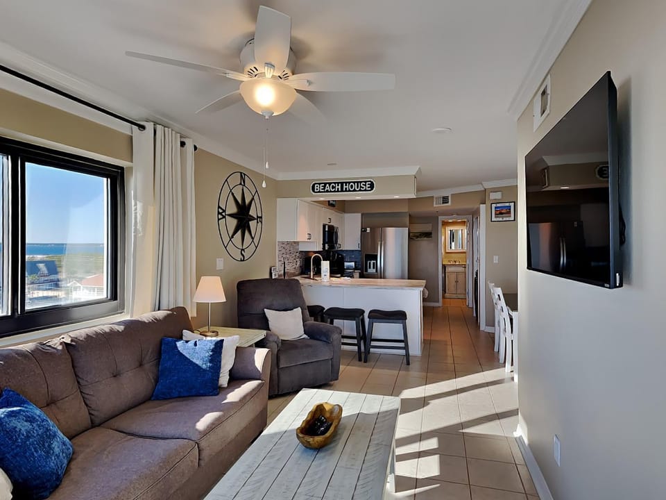 TV and multimedia, Kitchen or kitchenette, Living room, Seating area, Sea view, furniture