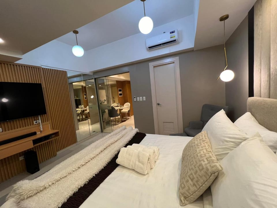 Hotel Vibe Condo at Uptown Parksuites BGC Apartment hotel in Makati