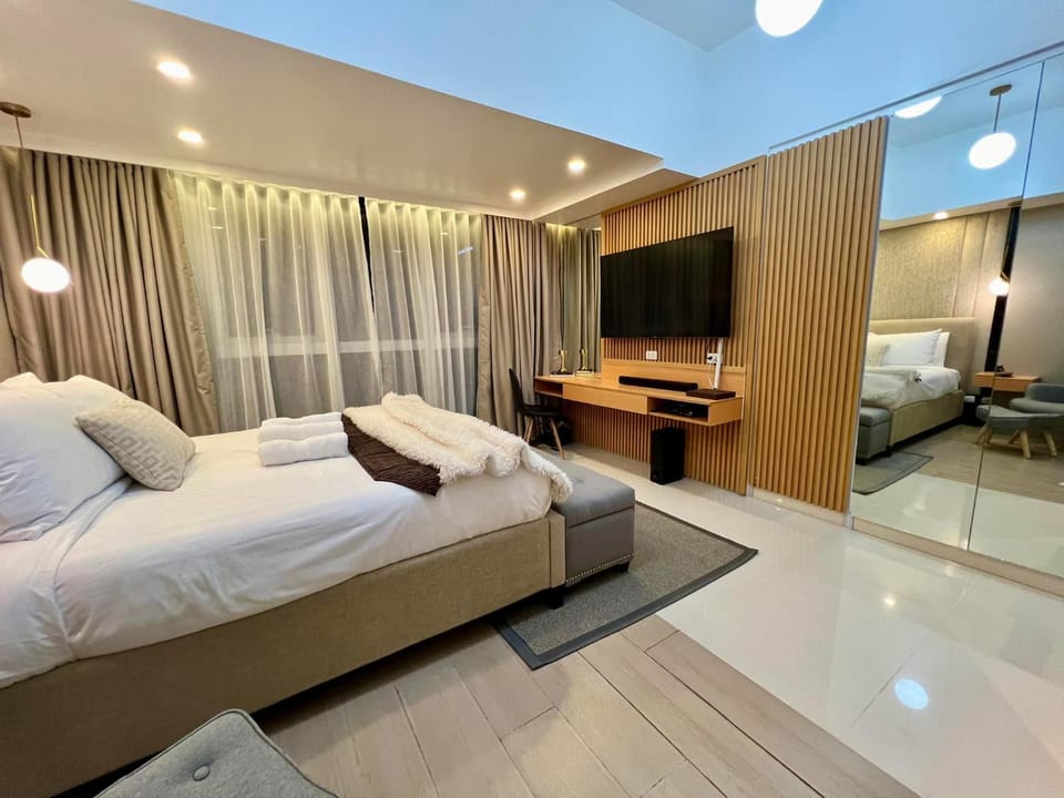 Hotel Vibe Condo at Uptown Parksuites BGC Apartment hotel in Makati