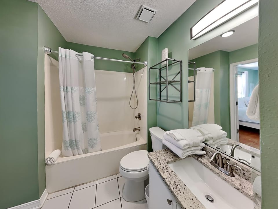 Shower, Toilet, Bathroom, Bath, towels