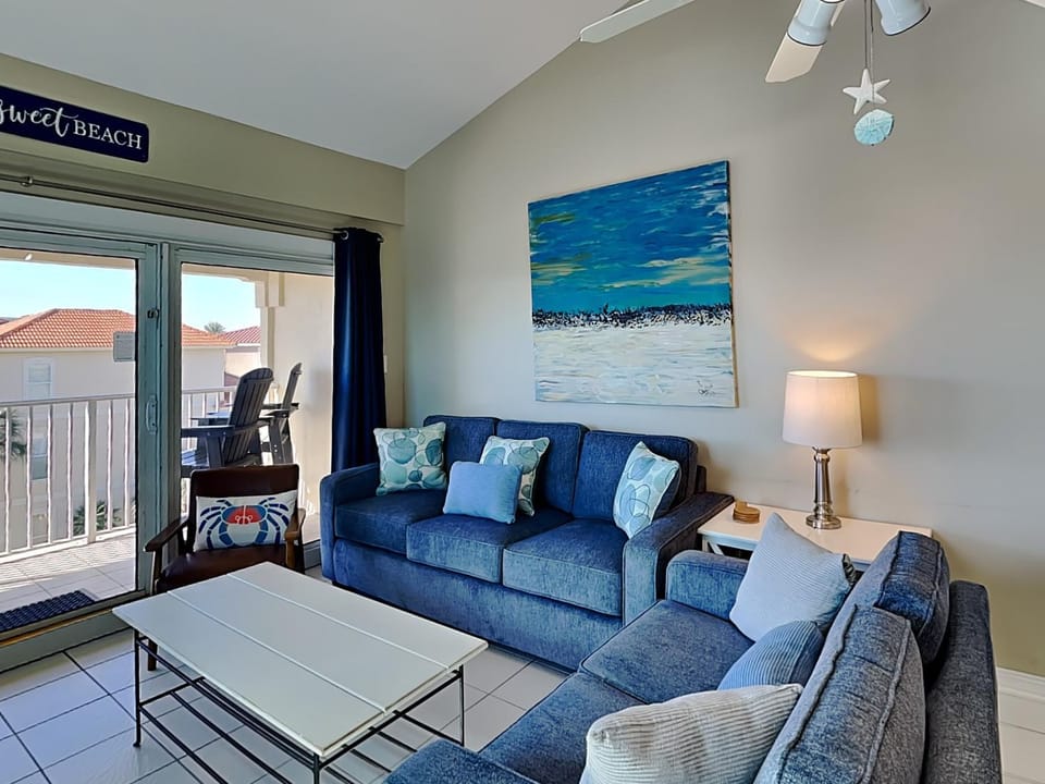 Balcony/Terrace, Living room, Seating area, furniture