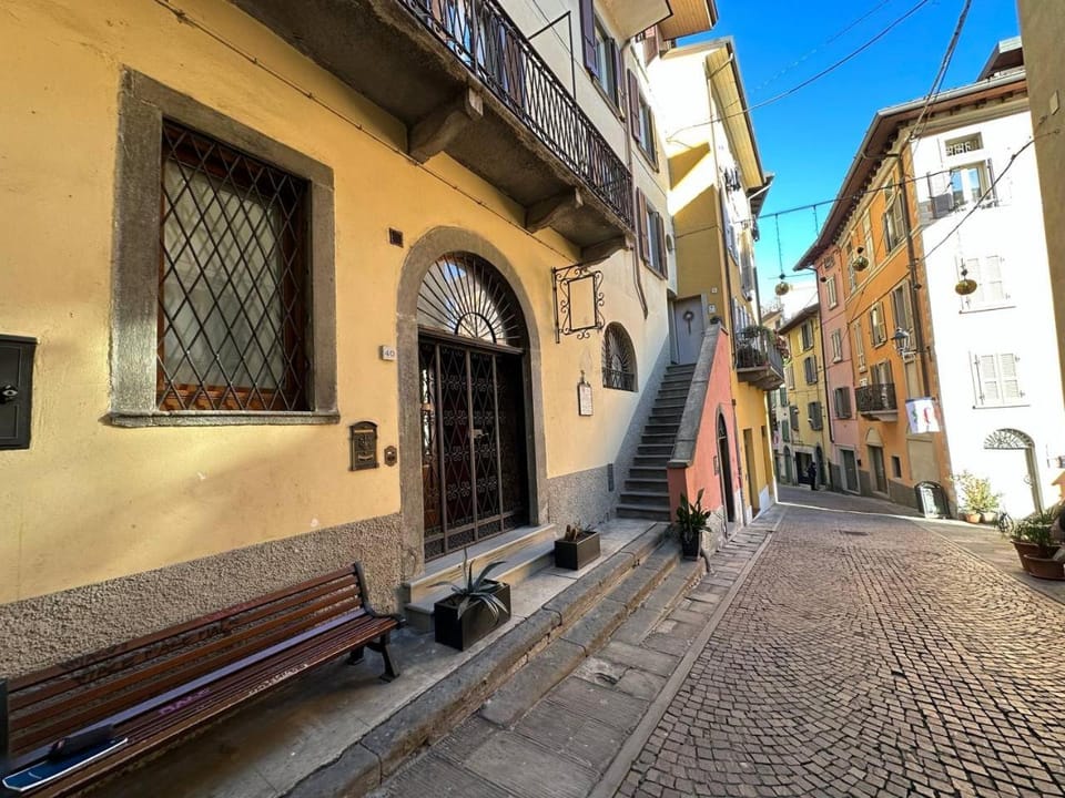 Property building, Neighbourhood