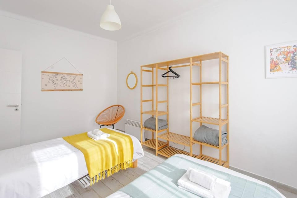 Bedroom, towels, wardrobe