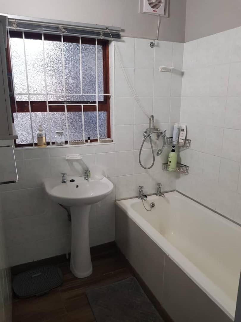 House Shalom Apartment in Margate