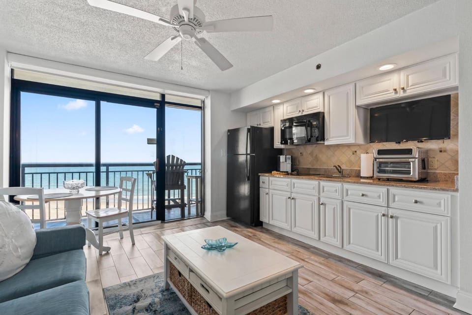 Balcony/Terrace, Kitchen or kitchenette, Living room, Dining area, Sea view