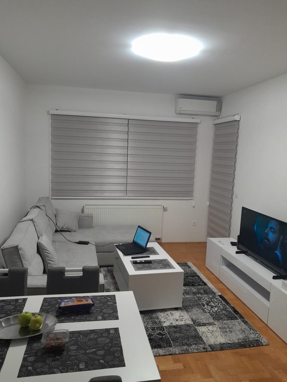 Property building, TV and multimedia, Living room, Seating area, air conditioner