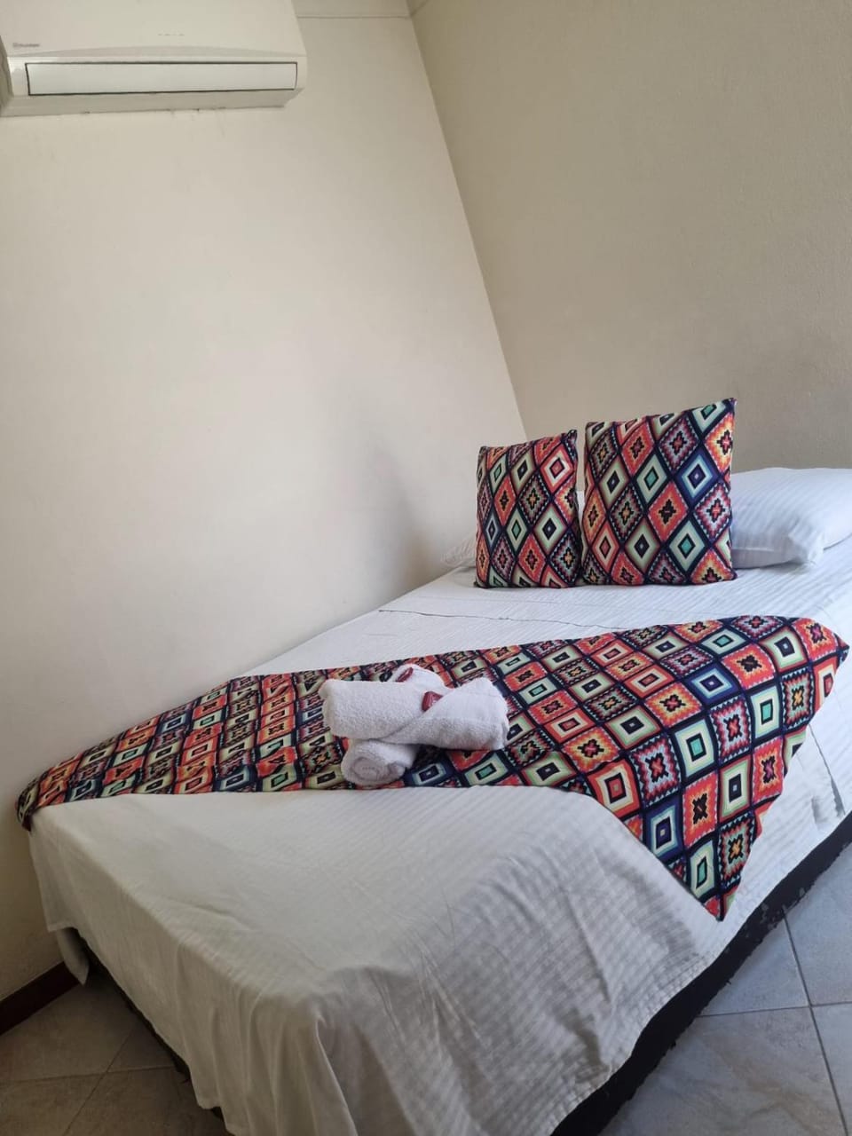 Bathroom, TV and multimedia, air conditioner