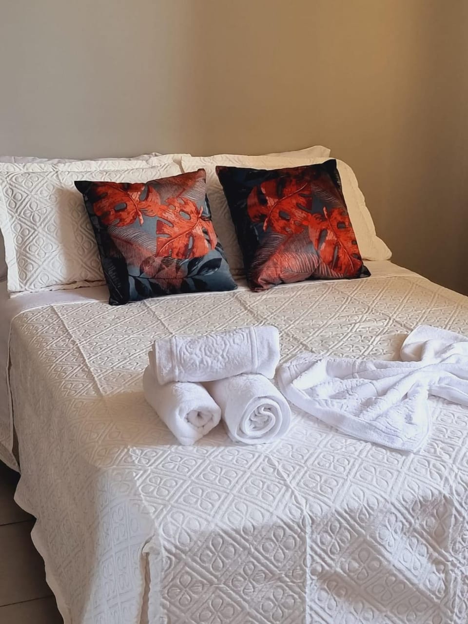 Bed, Bedroom, towels