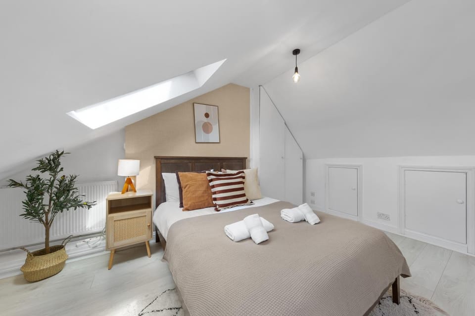 The Holloway Suite - Netflix, 3 Min to Station - Luxury Apartment in London Borough of Islington