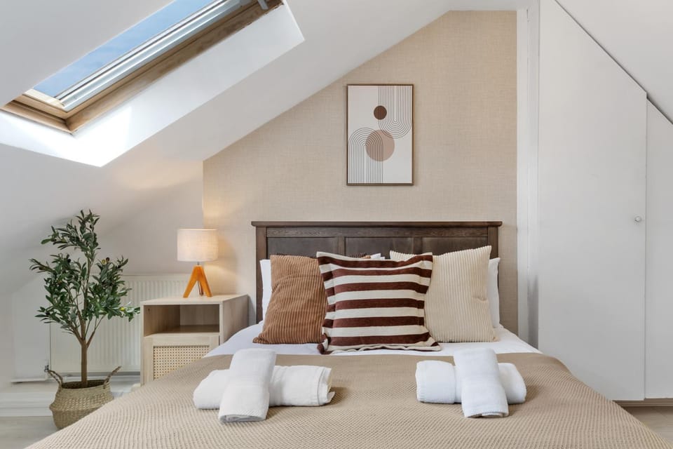 The Holloway Suite - Netflix, 3 Min to Station - Luxury Apartment in London Borough of Islington