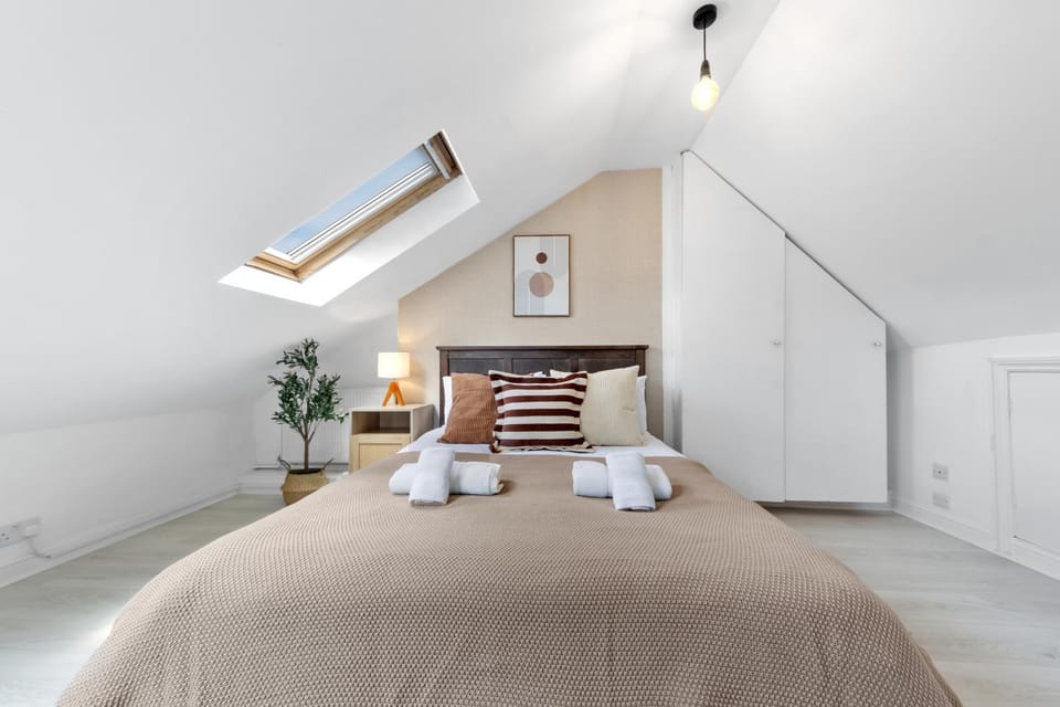 The Holloway Suite - Netflix, 3 Min to Station - Luxury Apartment in London Borough of Islington