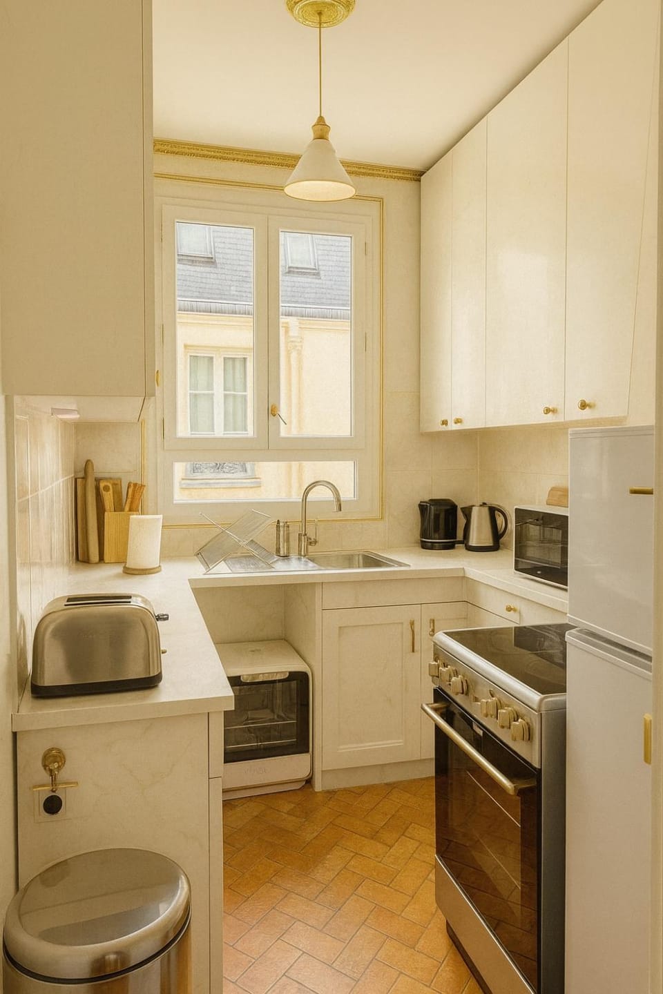 Arc de Triomphe/ Champs-Élysées Apartment in Paris