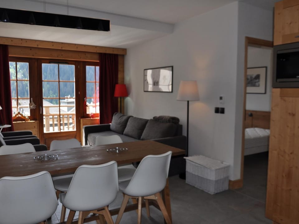 Appartement central à Châtel avec balcon et accès piscine - FR-1-693-105 Apartment in Châtel