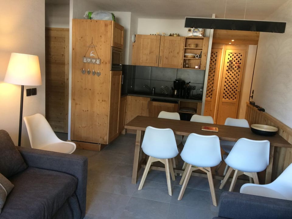 Appartement central à Châtel avec balcon et accès piscine - FR-1-693-105 Apartment in Châtel