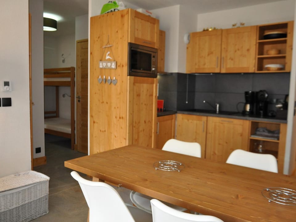 Appartement central à Châtel avec balcon et accès piscine - FR-1-693-105 Apartment in Châtel
