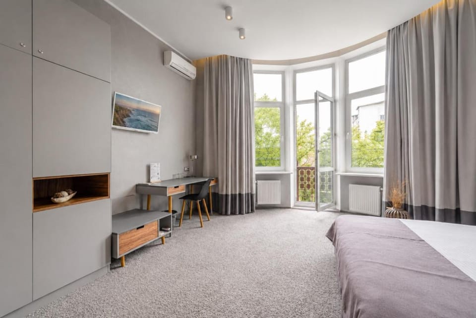 Bed, TV and multimedia, Photo of the whole room, Bedroom, internet, wardrobe, air conditioner