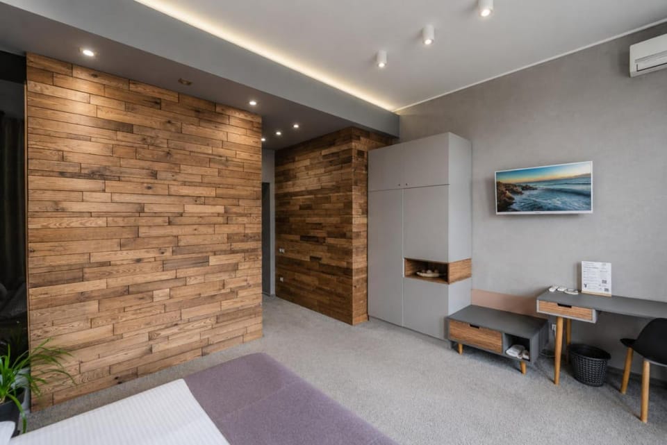TV and multimedia, Living room, Seating area, air conditioner