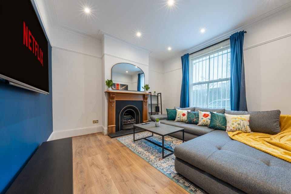 West London Period House House in London Borough of Ealing
