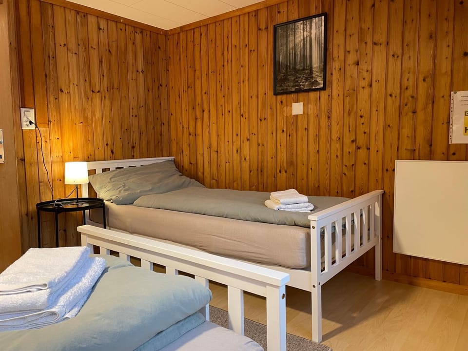 Bed, Photo of the whole room, Bedroom, Mountain view, towels