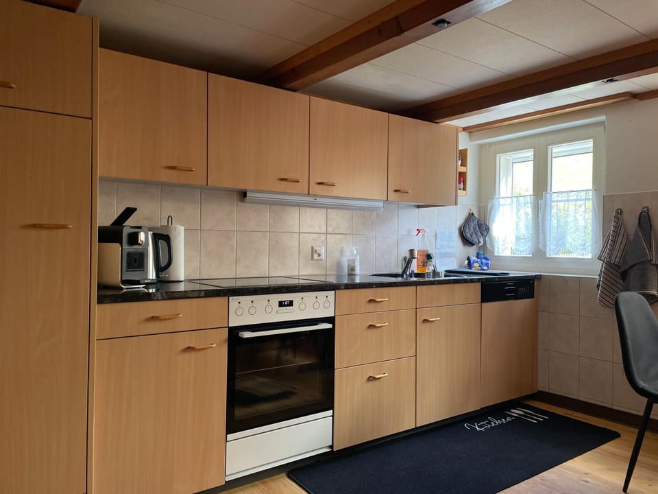Coffee/tea facilities, dishwasher, stove, kitchen