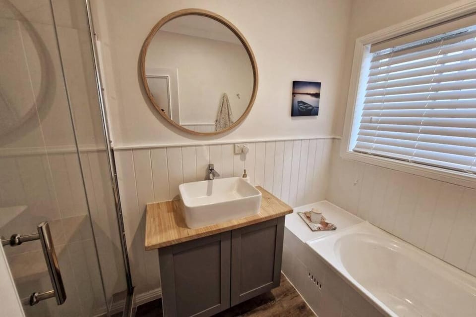 3-bed recently-renovated - now with aircon & heating - unit 1 House in Shoal Bay