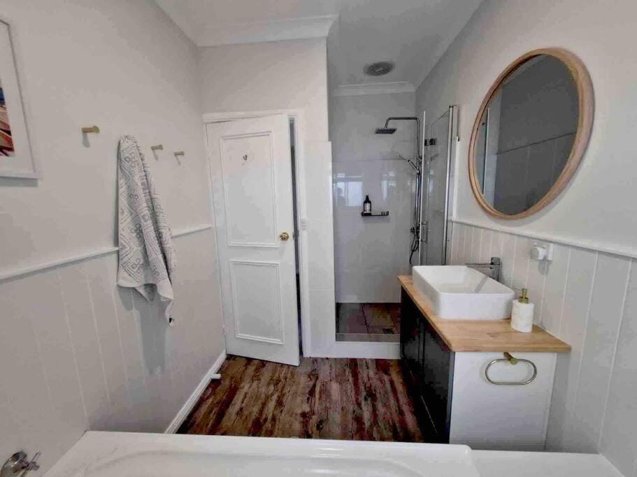 3-bed recently-renovated - now with aircon & heating - unit 1 House in Shoal Bay