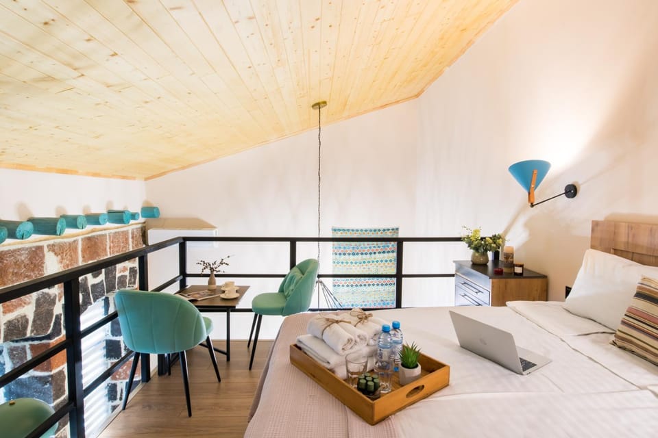 Bed, Seating area, Bedroom