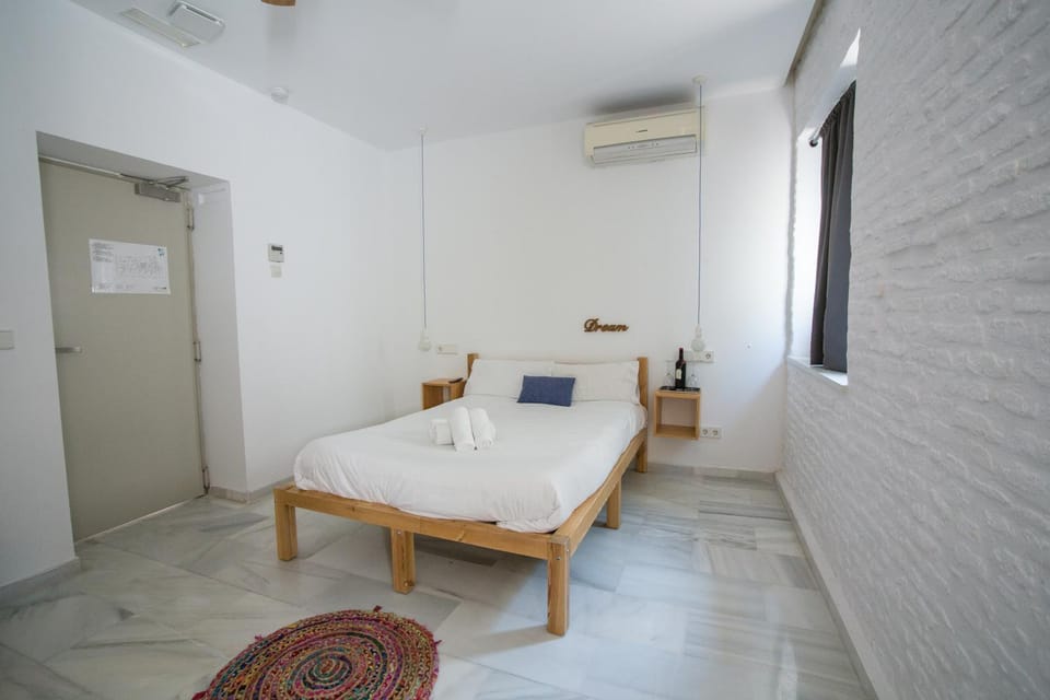 Bed, Photo of the whole room, Bedroom, air conditioner