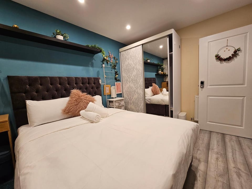 Wallwood Rooms Bed and Breakfast in London