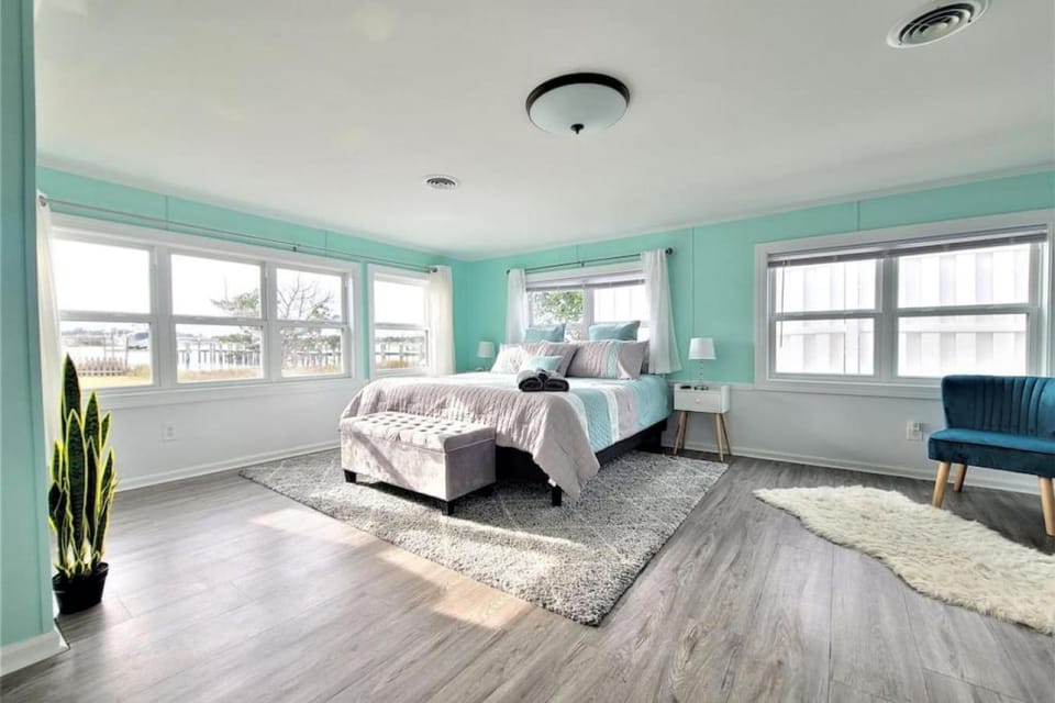 Dock House, Close to Camp Lejeune, water access, DOCK, king bed House in North Carolina