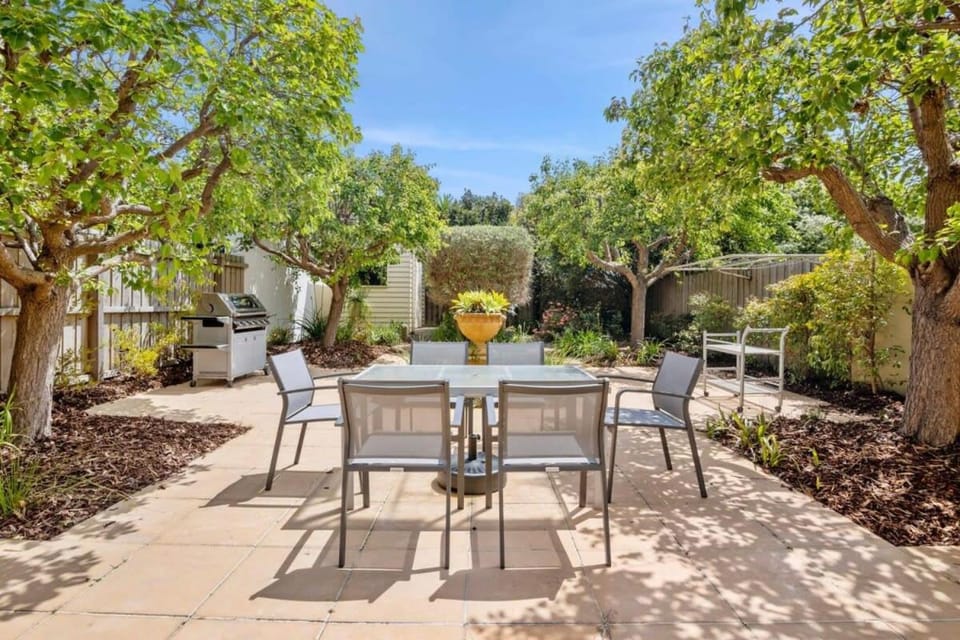 Patio, Garden, Dining area, Garden view