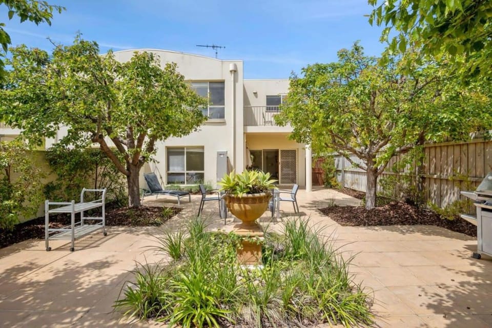 Patio, Day, Garden