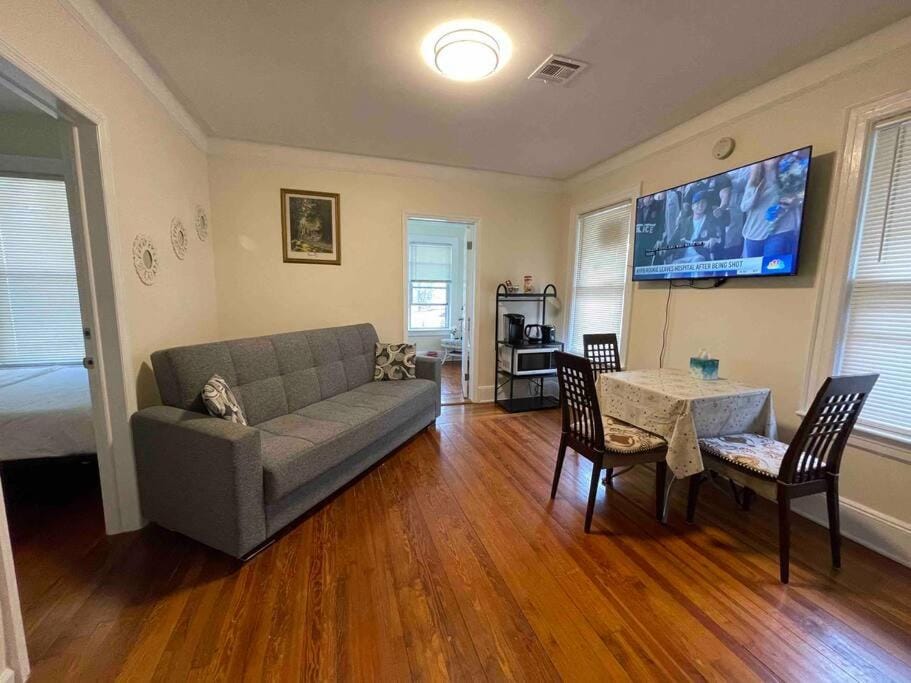 Entire Cozy 1BR Apartment in heart of Queens L Apartment in Whitestone