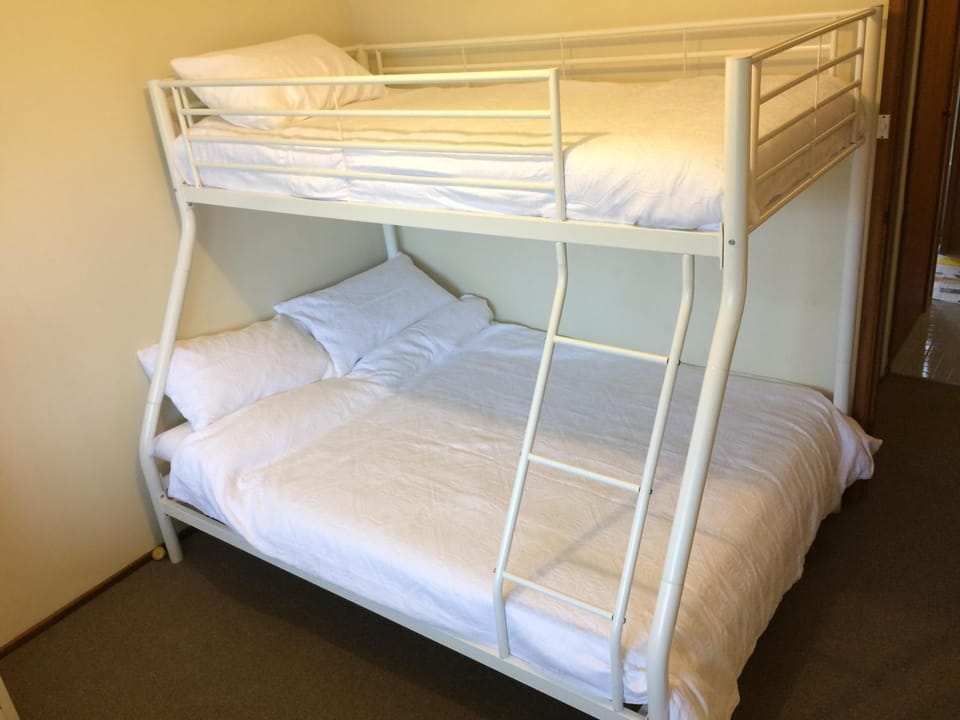 Bedroom, bunk bed