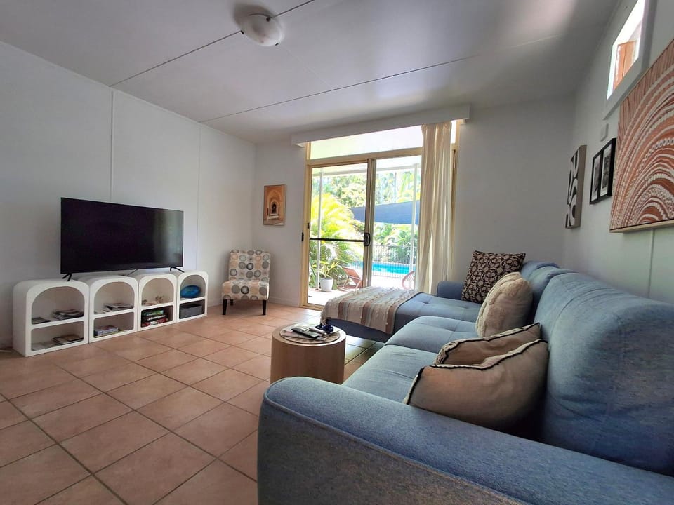 TV and multimedia, Living room, Evening entertainment