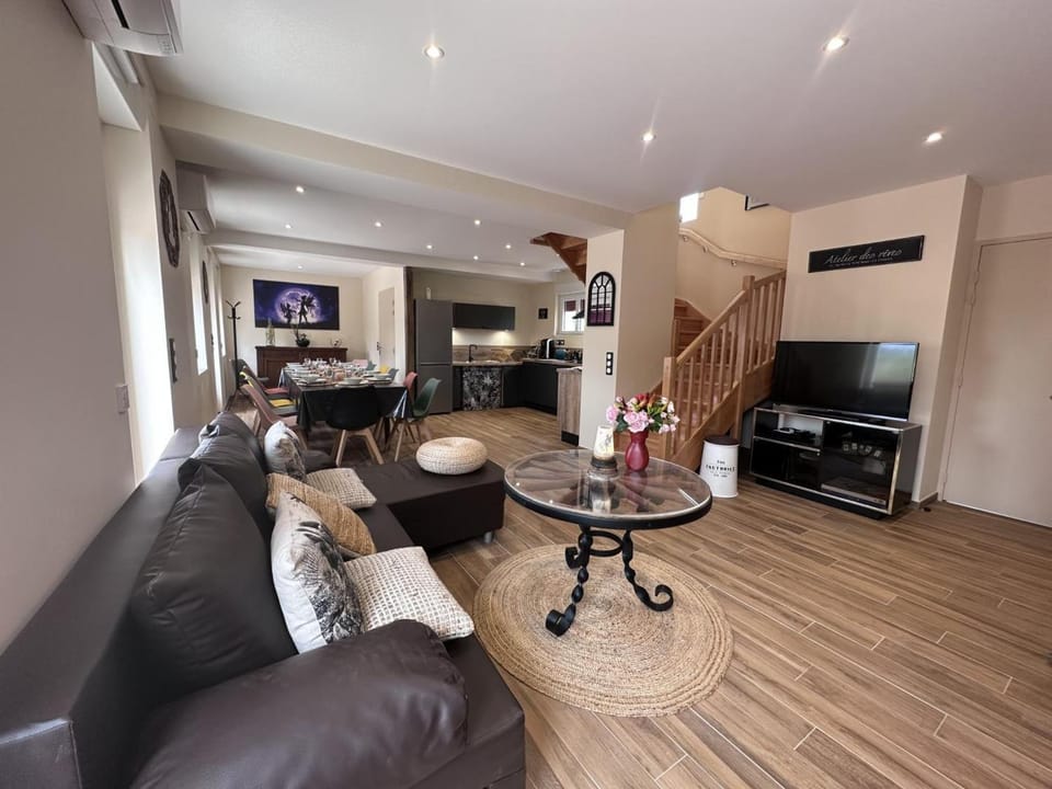 Gîte cosy avec SPA, animaux acceptés et parking fermé - FR-1-489-467 House in Auvergne-Rhône-Alpes