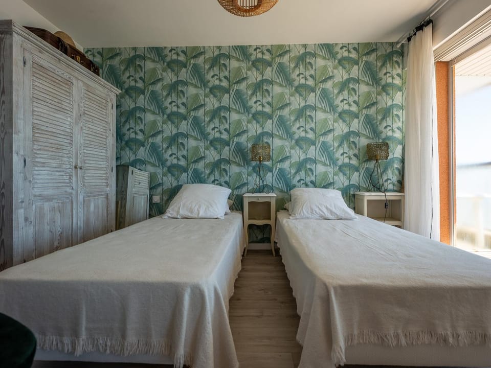 Appartement 3* face à la plage avec balcon et cuisine équipée Apartment in Les Sables-d'Olonne