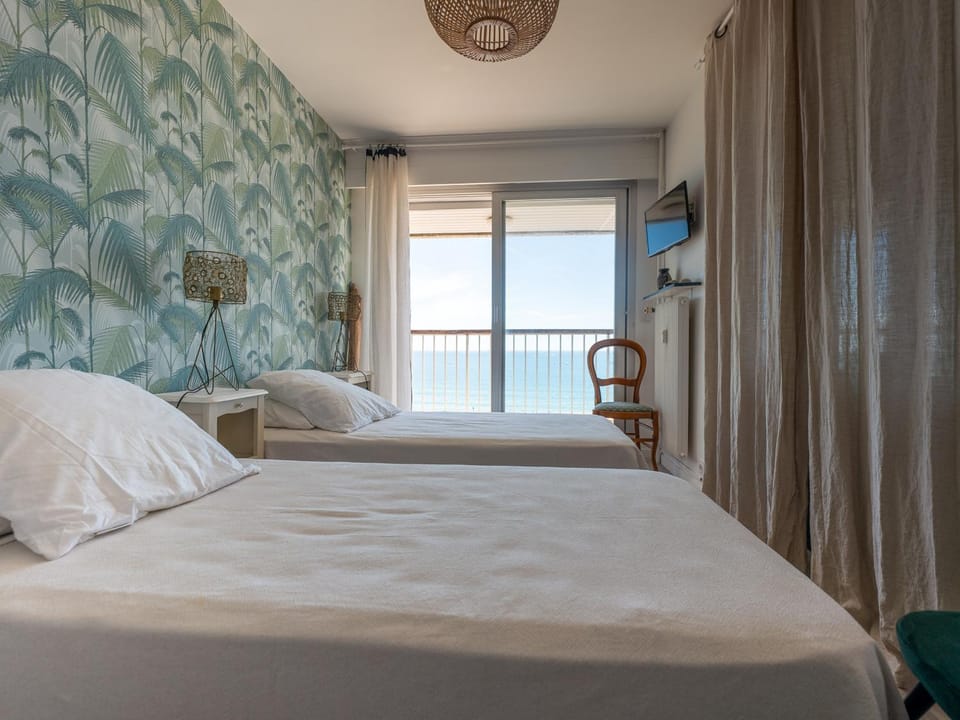 Appartement 3* face à la plage avec balcon et cuisine équipée Apartment in Les Sables-d'Olonne